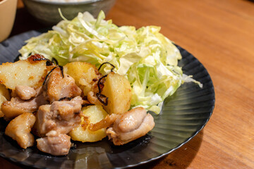 鶏肉とじゃがいもの香ばし炒め定食