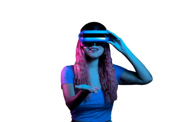 Pink-haired Latina woman amazed by what she sees in the metaverse.