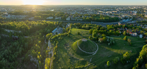 Kopiec Krakusa w Krakowie, widok z powietrza. Kraków 
