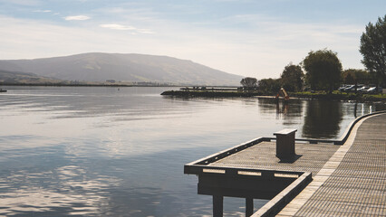 Naklejka premium Boardwalk along the lake waihola new zealand beautiful landscape scenery wooden bridge 