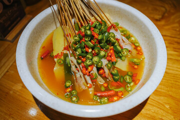 Leshan pot chicken has been a traditional Sichuan snack for 100 years, which refers to cold slices of chicken, served with chili sauce containing many spices in a pottery pot (Bobo)..
