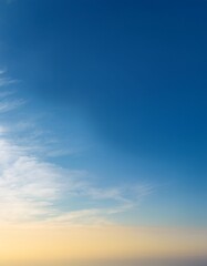 Obraz premium Gradient Sky: Blue Azure Meets Golden Horizon