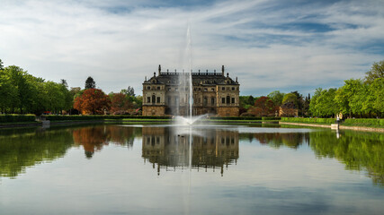 Fototapeta premium Spring at the Summer Palace - Frühling am Sommerpalais