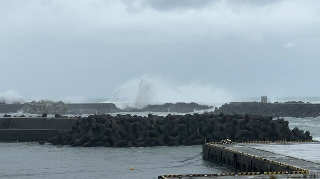 Waves Crashing Into Port Sea Wall As Hurricane Lurks Offshore - Lan