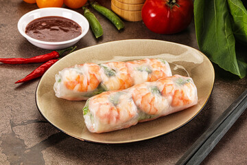 Vietnamese spring roll with prawn