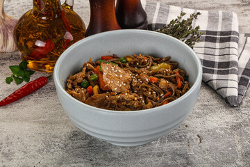 Soba with shredded pork and vegetables