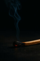 Letzer Funke - Glimmendes Streichholz im Dunkeln Last Park - Glowing Matchstick in the Dark 