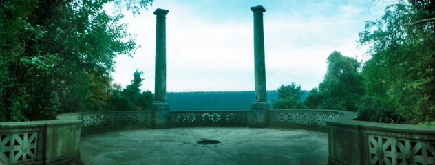 Panoramic view of platform and columns overlooking the Hudson river, Untermyer Park and Gardens, Yonkers, Westchester County, New York, NY, USA.
