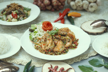 Shrimp Fried with Chillies and Salt