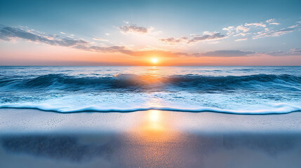 Obraz premium Golden Sunset Over Gentle Ocean Waves on Serene Beach