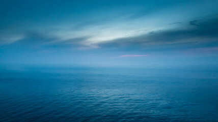 Obraz premium Serene ocean sunset breathtaking view peaceful waters magical sky endless horizon
