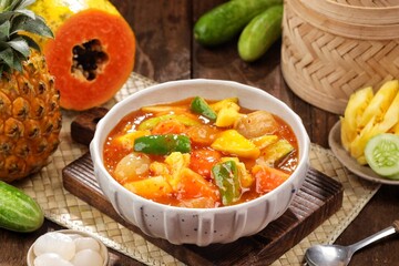 Rujak kweni or rujak aceh is a type of typical Acehnese rujak made from mashed kweni mango with chili, sugar, salt and tamarind juice.