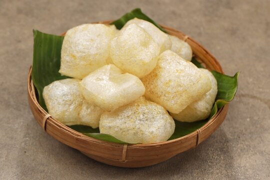 Kerupuk Kulit. Some regions call them dorokdok (Sundanese), rambak or jangek are crackers made from cow skin or buffalo skin which are processed with spices and flavor enhancers.
