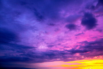 Obraz premium a purple sky with a purple and orange horizon and a purple cloud. Dramatic sky. Spectacular Sky at Sunset.
