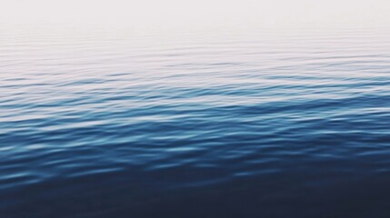 Obraz premium 穏やかな海の水面が朝日を浴びて輝く美しい瞬間