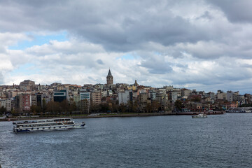 Fototapeta premium Türkiye Istanbul city view on a cloudy spring day