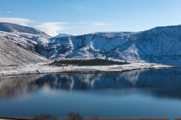 Naklejka premium Türkiye Cappadocia Lake Nar on a cloudy spring day