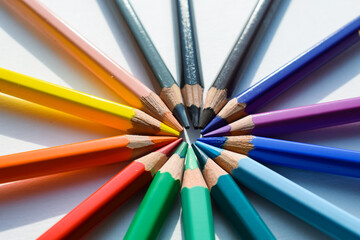 Color Spectrum: Set of Pencils for Creativity