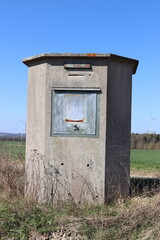 Schaltkasten am Bahnübergang.