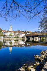 Olten, Stadt, Stadtturm, Aare, Fluss, Uferweg, Flussufer, Holzbrücke, Altstadt, Frühling, Frühlingssonne, Frühlingsblüten, Solothurn, Schweiz