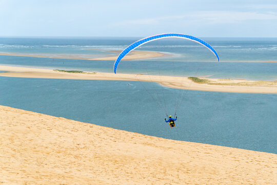 Paragliding soaring over the dune of Pilat, France