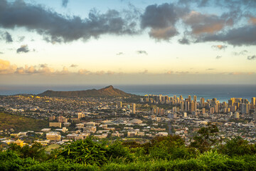 Tantalus Lookout at sunset, Puu Ualakaa State Park Honolulu.