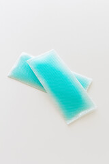 冷却ジェルシート　熱さましの冷却シート　白背景