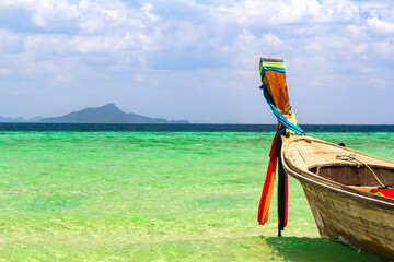 Tradycyjna tajska łódź © wylkerd