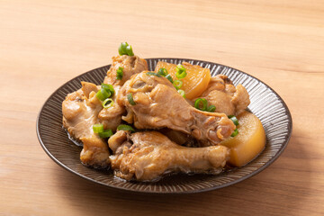 鶏手羽元と大根の煮物