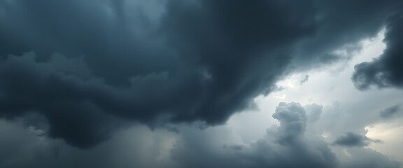 Obraz premium plane flying through a cloudy sky on a cloudy day