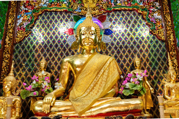 Fototapeta premium Buddha statue at Wat Khun Chan Temple, Bangkok, Thailand. Lights behind the head continualy cahnge color. 