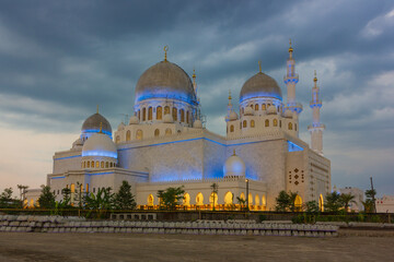 Sheikh Zayed Grand mosque at evening with cloudy sky