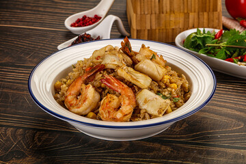 Vietnamese fried rice with prawn and squid Kom Ran
