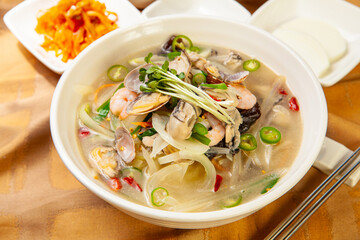 The oyster jjamppong sold in Korea is delicious