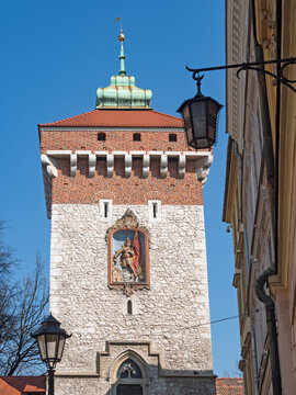 Au&szlig;enansicht des historischen Florianstors in der Altstadt von Krakau, Polen