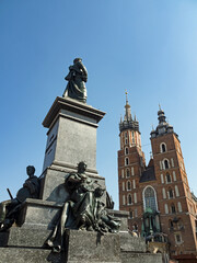 Adam-Mickiewitcz-Denkmal und Marienkirche in Krakau, Polen