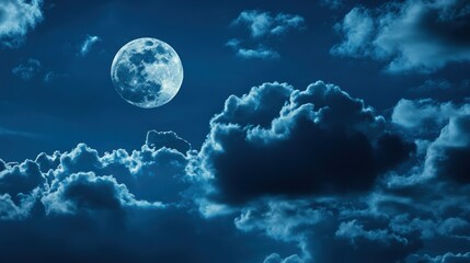 Obraz premium Majestic moonlit cloudscape