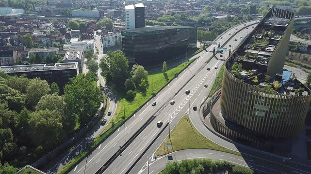 La capitale des Flandres Lille , ici le quartier des affaires Euralille.