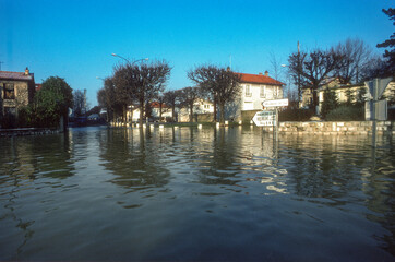 Fototapeta premium Crue de la Seine, Ablon sur Seine, 94, Val de Marne, Région Ile de France, France
