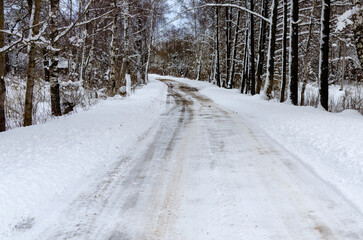 Obraz premium Winter road maintenance using anti-icing materials during cold weather conditions.