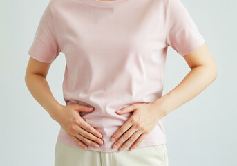 下腹に張りを感じている女性