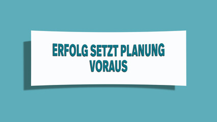 Erfolg setzt Planung voraus (Success requires planning) - A card isolated on light green background.