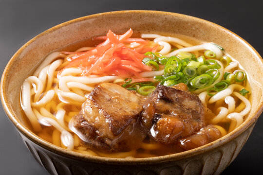 ［沖縄県］ソーキそば