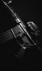 Naklejka premium High-angle grayscale assault rifle