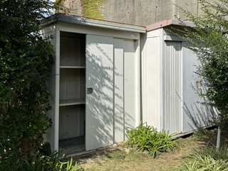 庭の物置小屋