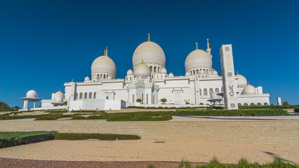 Obraz premium Sheikh Zayed Grand Mosque timelapse hyperlapse in Abu Dhabi, the capital city of United Arab Emirates