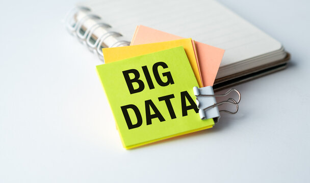 A yellow, orange and pink post it with the word big data written on it
