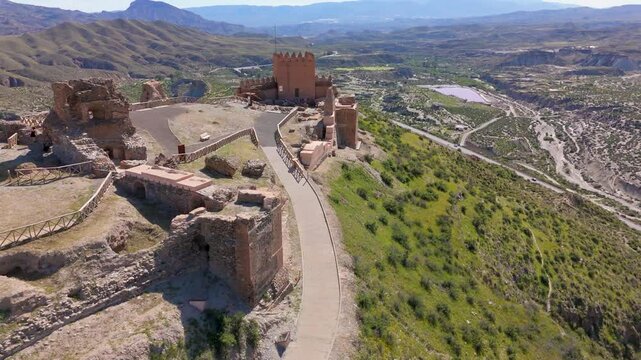 Vista a&eacute;rea del Castillo de Tabernas visto desde el noroeste. Almer&iacute;a, Espa&ntilde;a.