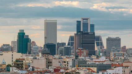 Obraz premium Madrid Skyline at sunset timelapse with some emblematic buildings such as Kio Towers