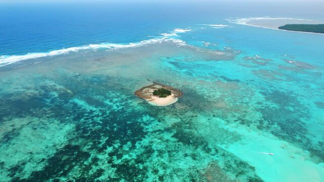 4K Aerial Drone Footage of Guyam Island in Siargao, Philippines &ndash; Tropical Sandbar, Clear Blue Water, and Palm Trees